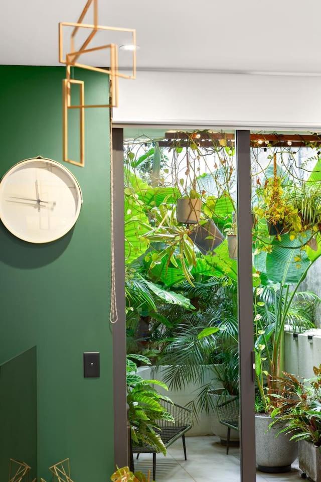 Apartment The Green Haven - Lush Industrial Chic Living