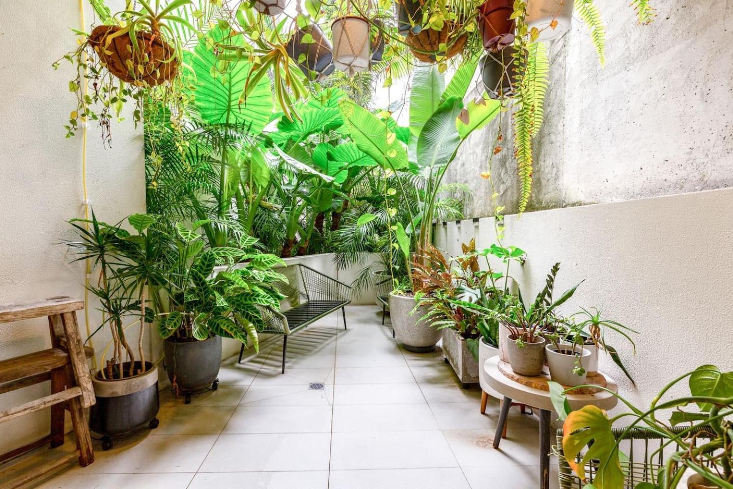 Apartment The Green Haven - Lush Industrial Chic Living *