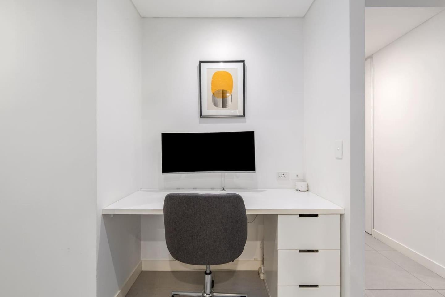 The Green Haven - Lush Industrial Chic Living Apartment Sydney