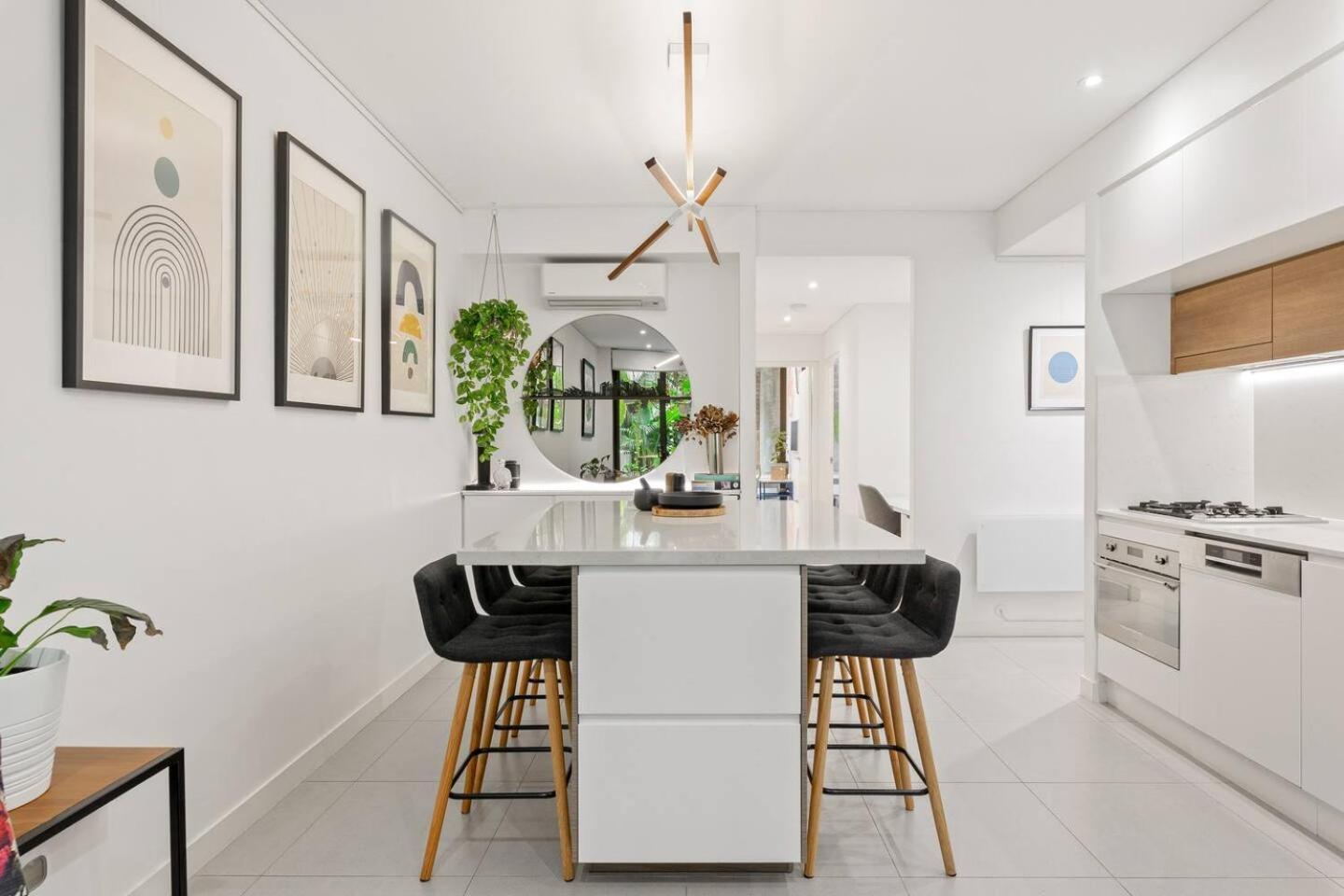 Apartment The Green Haven - Lush Industrial Chic Living *