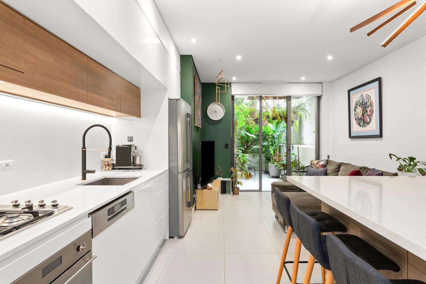 Apartment The Green Haven - Lush Industrial Chic Living Sydney